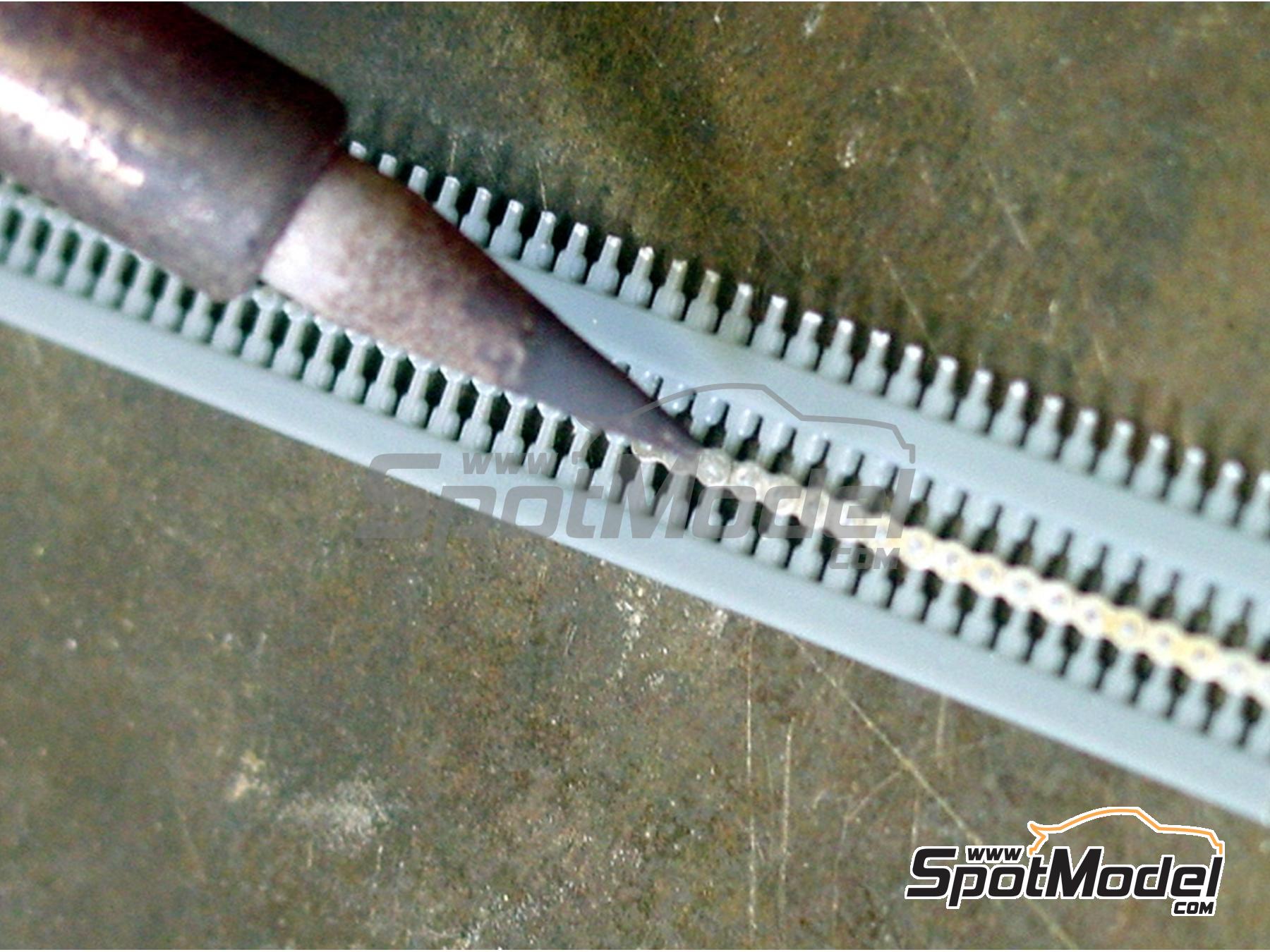 Model Factory Hiro P941: Chain set 1/12 scale - Chain link by link